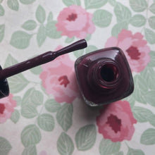 Load image into Gallery viewer, Plum Nail Polish