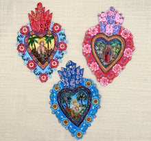 Load image into Gallery viewer, Painted Milagro Heart, Sm, Peru
