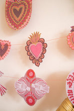 Load image into Gallery viewer, East End Press - SWEET HEARTS SEWN GARLAND
