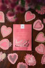 Load image into Gallery viewer, East End Press - SWEET HEARTS SEWN GARLAND
