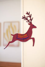 Load image into Gallery viewer, East End Press - REINDEERS SEWN GARLAND
