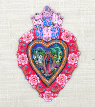 Load image into Gallery viewer, Painted Milagro Heart, Sm, Peru
