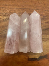 Load image into Gallery viewer, Rose quartz
