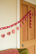Load image into Gallery viewer, East End Press - SWEET HEARTS SEWN GARLAND
