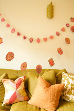 Load image into Gallery viewer, East End Press - SWEET HEARTS SEWN GARLAND
